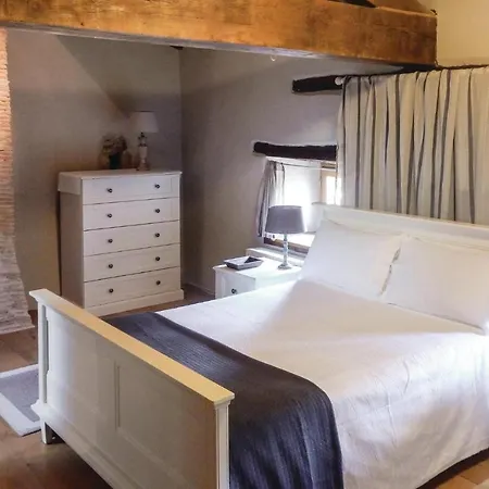 Stunning In With 2 Bedrooms And Wifi 马西尼亚克