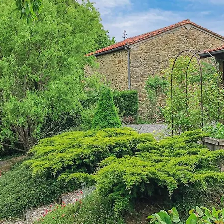 Stunning In With 2 Bedrooms And Wifi *