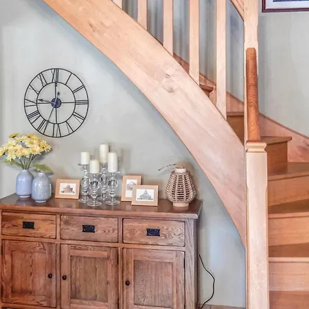 Stunning In With 2 Bedrooms And Wifi *