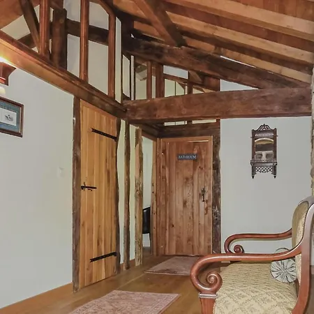 度假居 Stunning In With 2 Bedrooms And Wifi 马西尼亚克