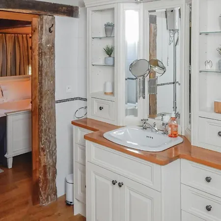 Stunning In With 2 Bedrooms And Wifi 度假居 *